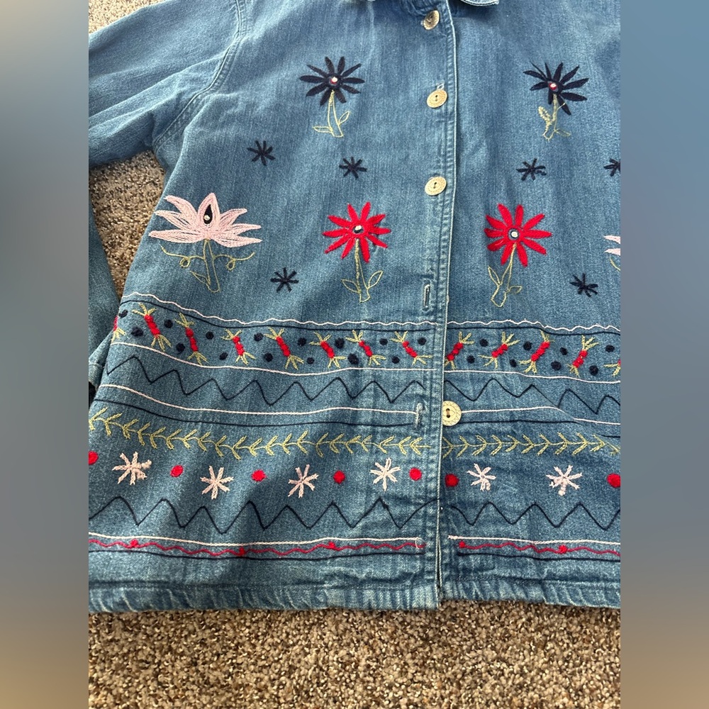 Vintage 80s 90s retro girly Denim Embroidered Floral button down shirt - Blue - Picture 2 of 6